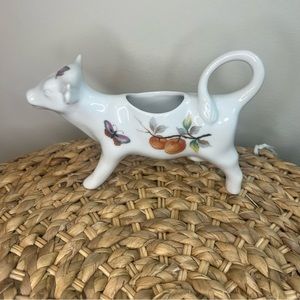 Ceramic cow creamer